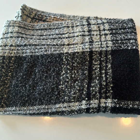 Scarf - Picture 1 of 1